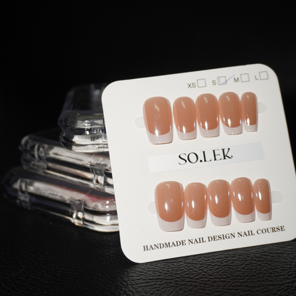 PREMIUM HAND-PAINTED STICK-ON NAILS (ADULT)